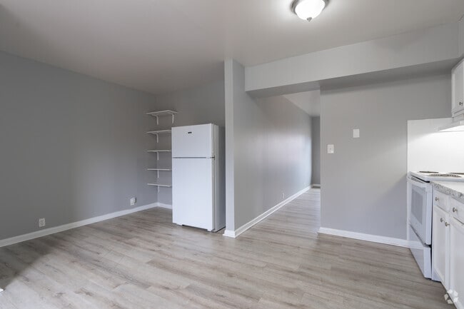 2BR, 1BA - 900SF - Kitchen