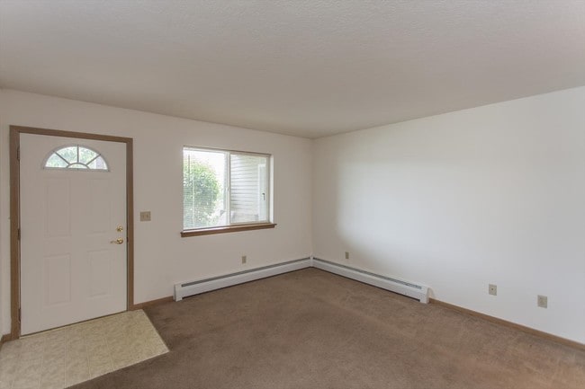 Living Room/Entrance
