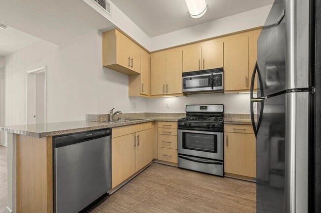 Photo - 5251 Vineland Ave