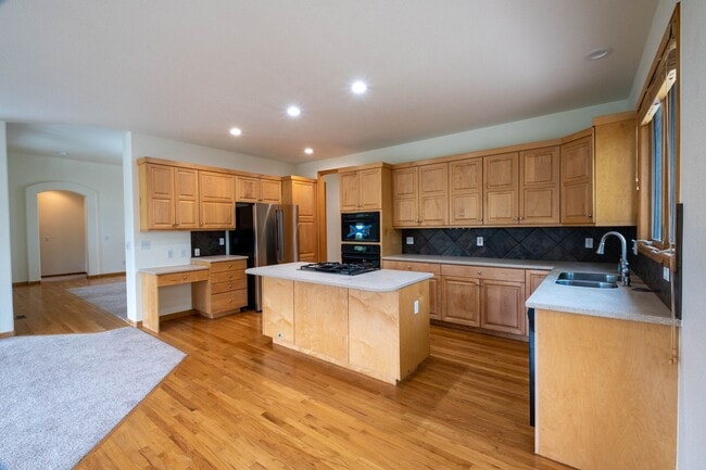 Photo - 4 Bed 3 Bath Home in Highlands Meadows - Windsor!