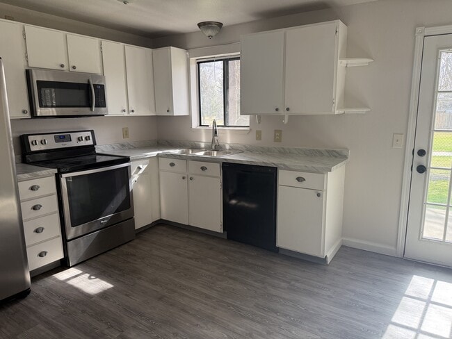 Photo - 3541 Granger Ave W