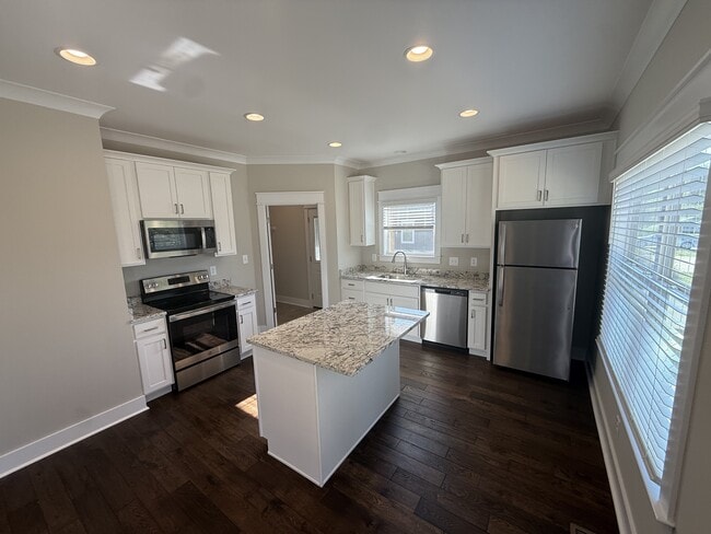 Photo - 1112 Phillips St SW