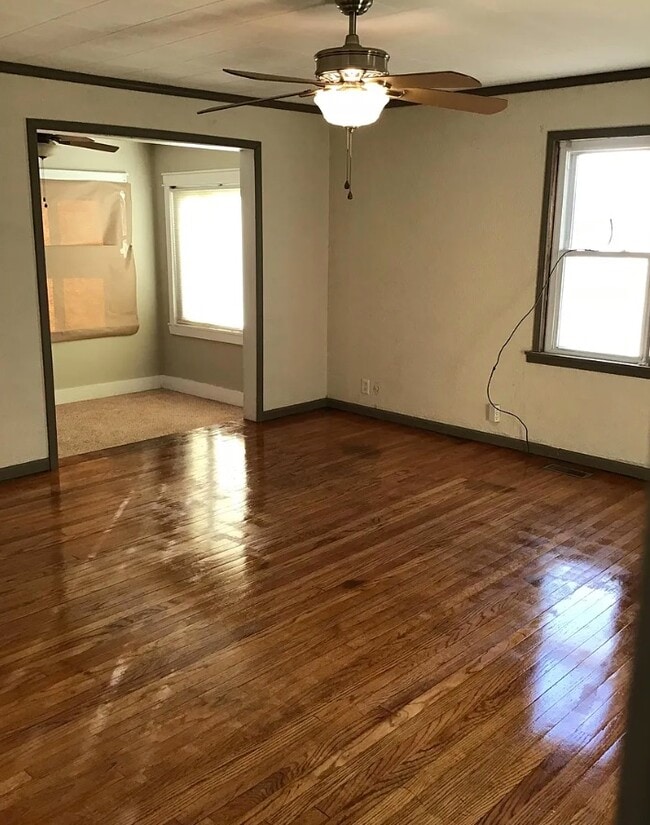 Photo - 208 E 34th St