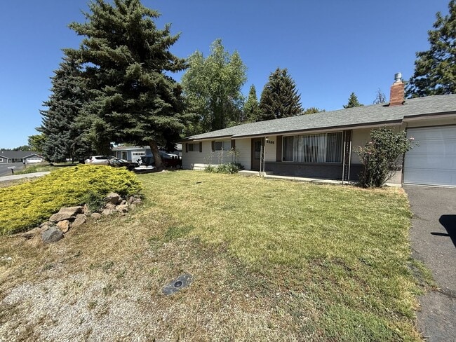 Building Photo - 3 Bedroom, 2 bath house