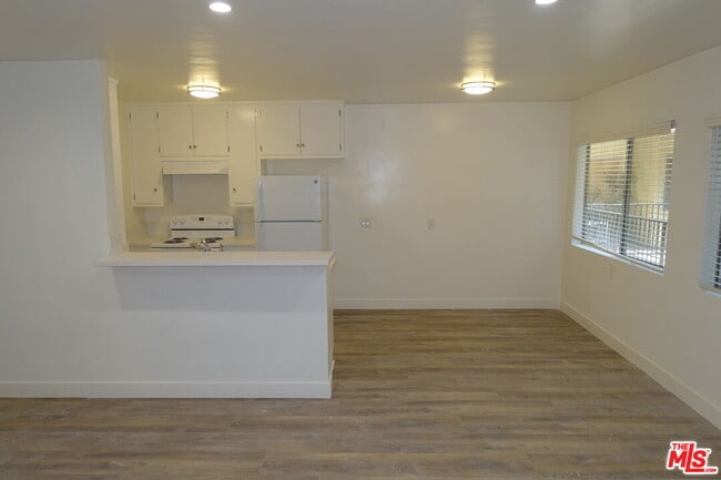 Photo - 1301 N Mansfield Ave Unit 206