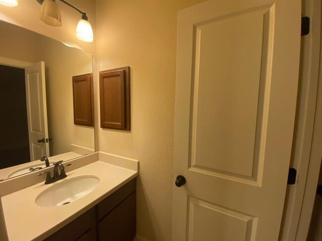 Photo - 1109 Williams Way