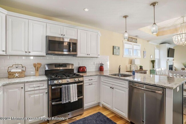 Photo - 369 W 8th St
