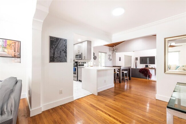 Photo - 753 NE 81st St