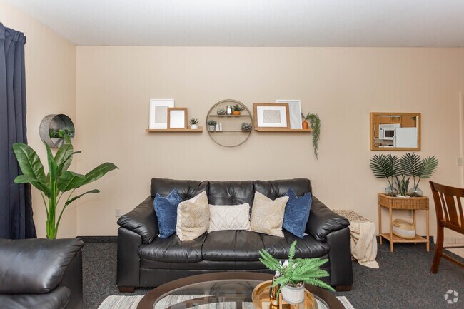 4BR, 2BA - 1,156 SF