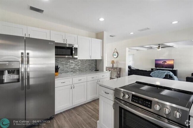Building Photo - 2501 NE 12th St Rental