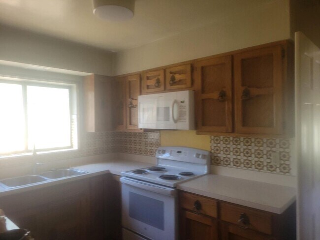 Photo - 3 Bed 2.5 Bath Spanish Style Home