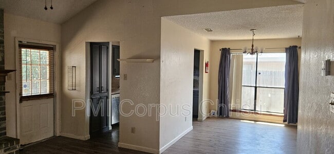 Photo - 6106 Angus Dr