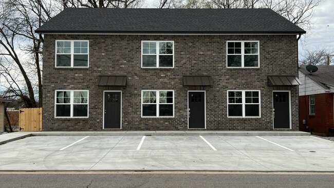 Photo - 724 Commerce St