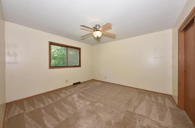 Photo - W166N9108 Grand Ave Unidad 3