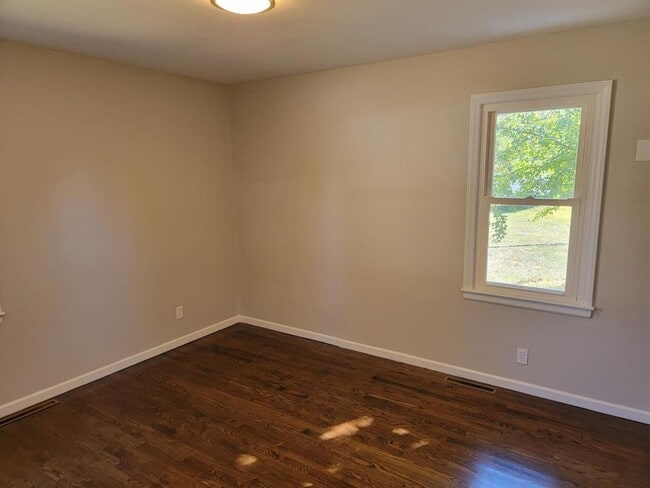 Photo - 5105 NE 44th St