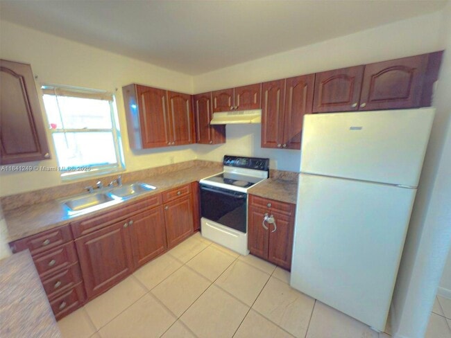 Building Photo - 4160 NW 21st St Unit 113F Rental