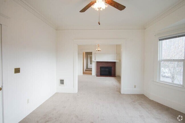 Building Photo - Lease this Beautiful Sullivan's Gulch Vint... Unit 03 Rental
