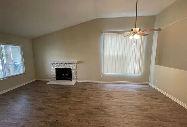 Photo - 32390 Ontario Way