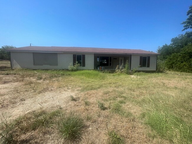 Building Photo - 4 Bedroom, 2 Bathroom Home w/ Bonus Room