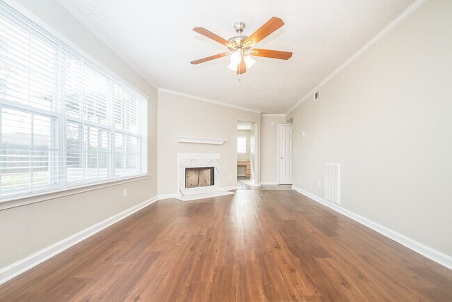 Photo - 878 Lavergne Ln