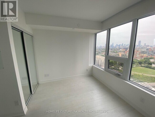 Photo - 19 Western Battery Rd Unité 2203