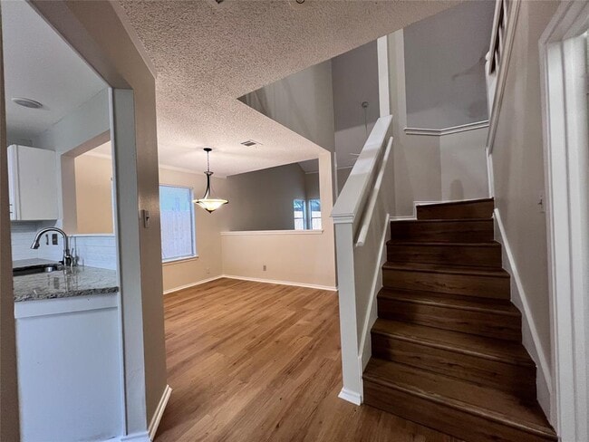 Photo - 1518 White Oak Loop