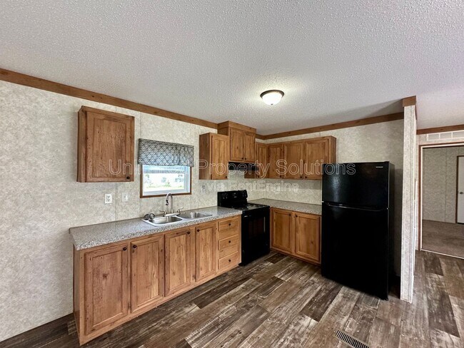 Photo - 9465 Sarah Ln NE