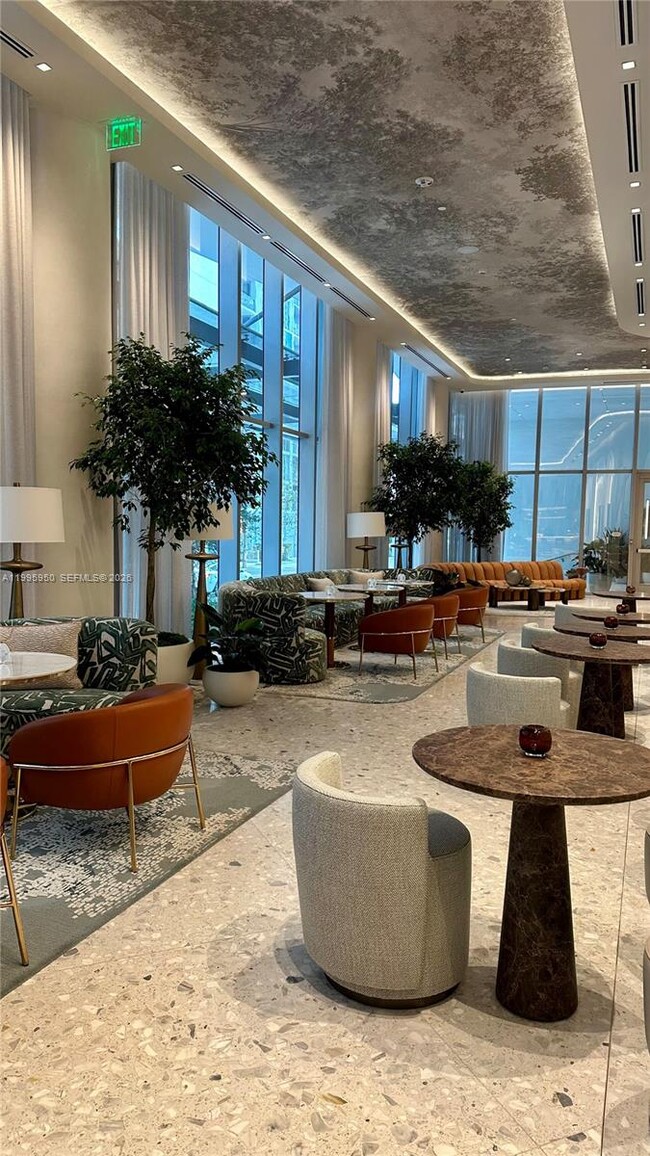 Photo - 77 SE 5th St Unidad 2908