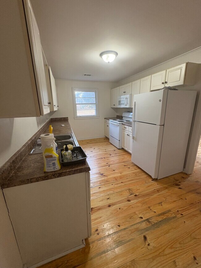 Photo - 492 Mobile St