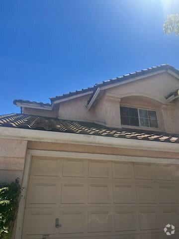 Building Photo - Spectacular 3 bed 2.5 bath Tracy Home