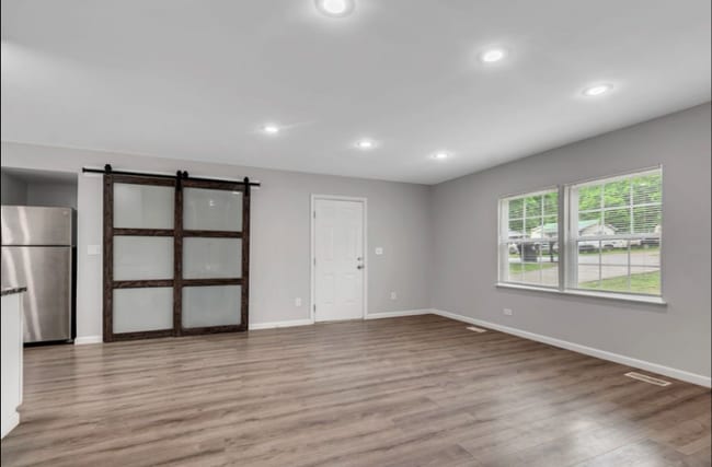 Photo - 606 W 4th St