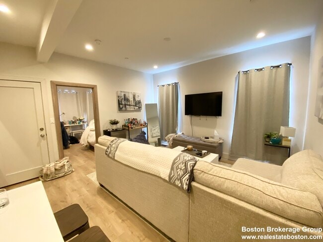 Photo - 117 Buttonwood St Unidad #1