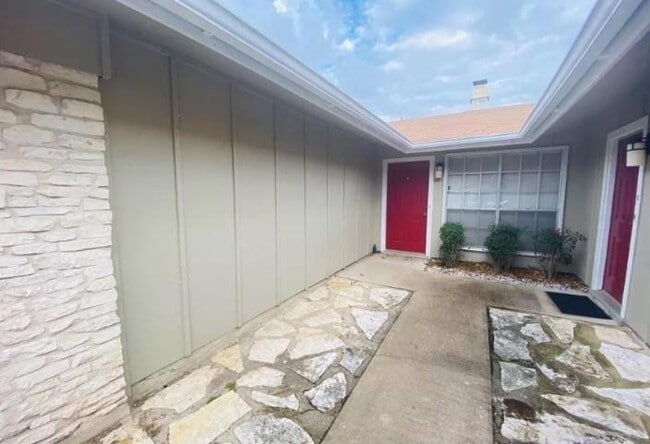 Building Photo - 12317 Willow Wild Dr