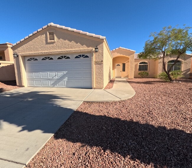 Photo - 2112 E Desert Lakes Dr
