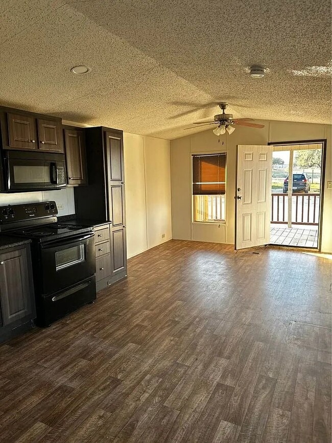 Photo - 1001 Co Rd 773