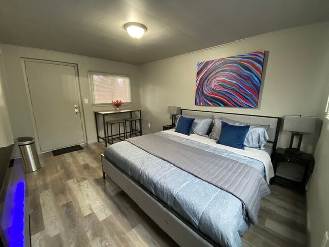 Photo - 174 Perthshire Dr Unit Studio