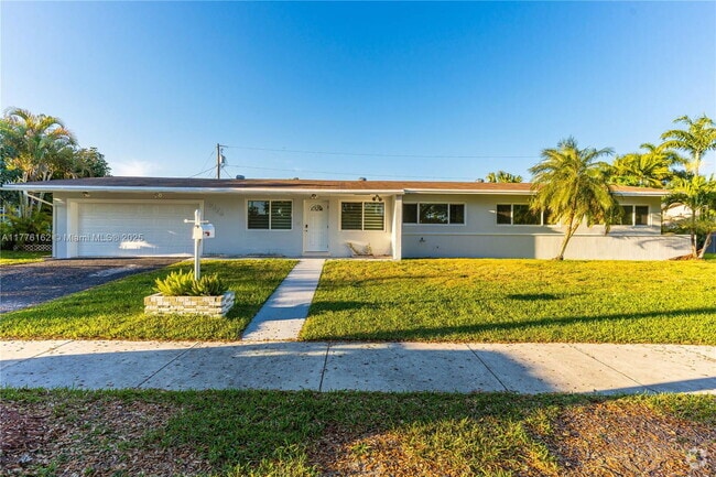 Building Photo - 9375 SW 181st St Rental