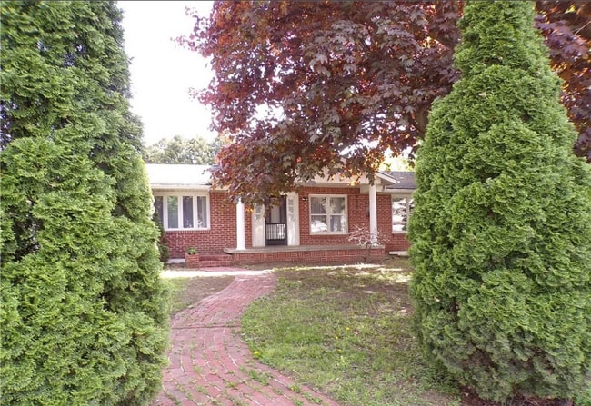 Building Photo - 113 River St Rental