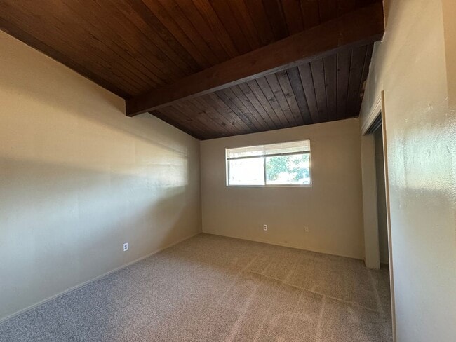 Photo - Spacious home near Bakersfield College & Bluffs!