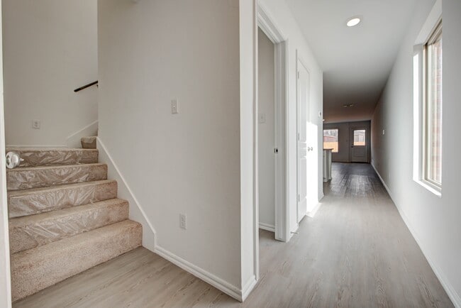 Photo - 2011 Delphine Dr