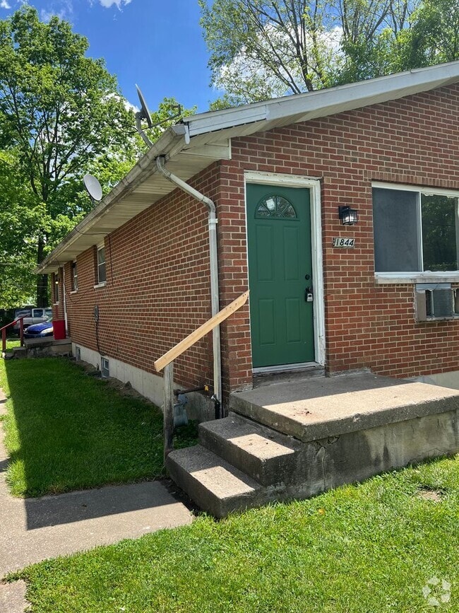 Building Photo - 1844 Hickorydale Dr Unit #1 Rental