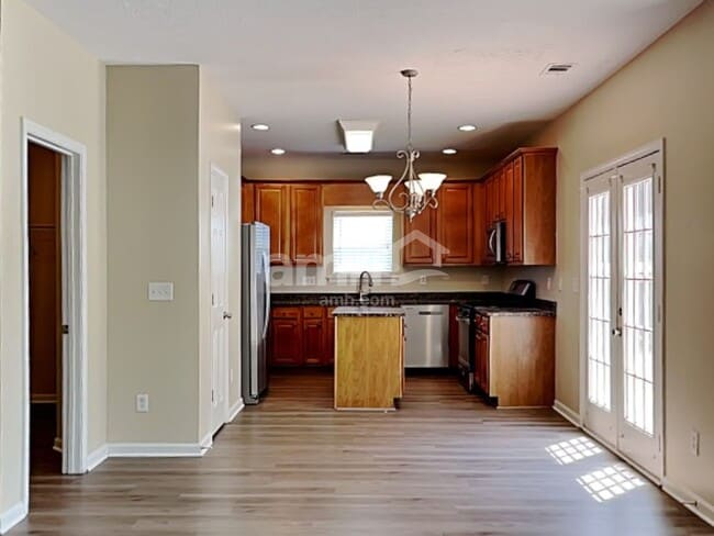 Photo - 332 Sunderland Way