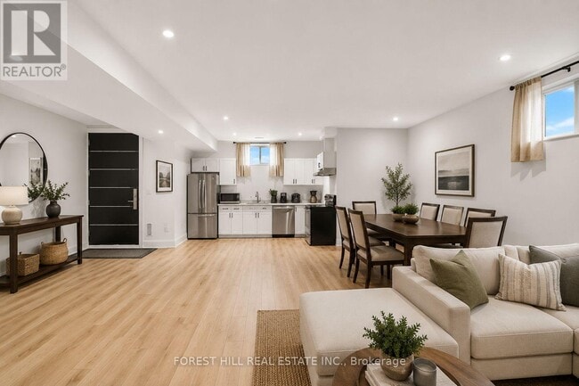 Photo - 645 Coldstream Ave