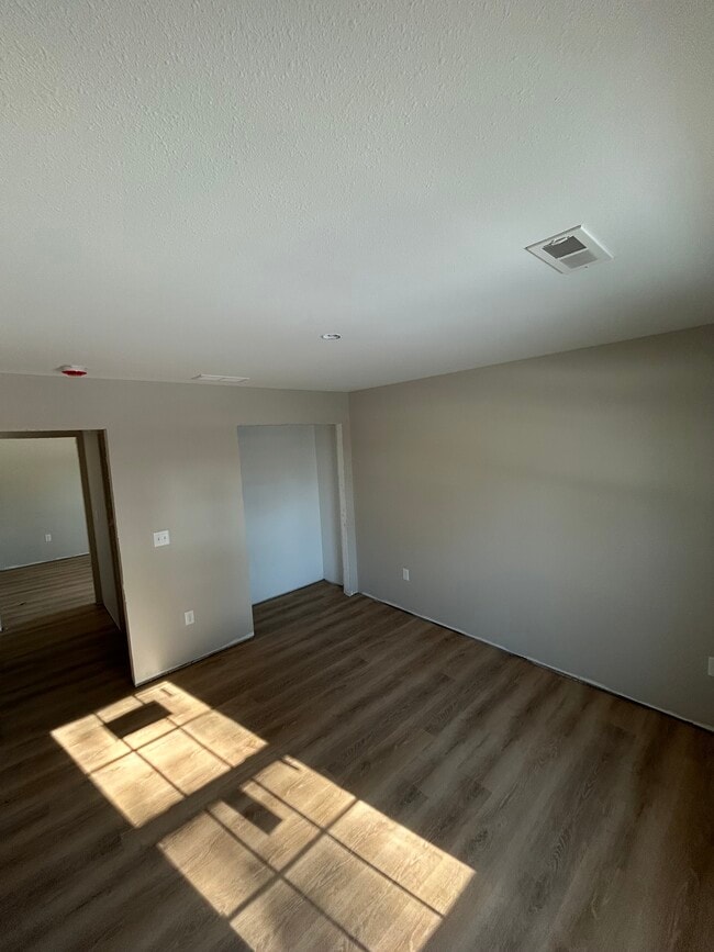 Photo - 304 Jennifer