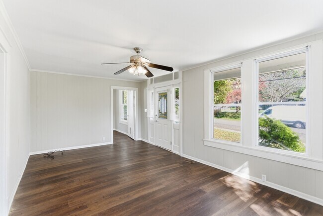 Photo - 2927 Dempster St NE Unit Lower -  1