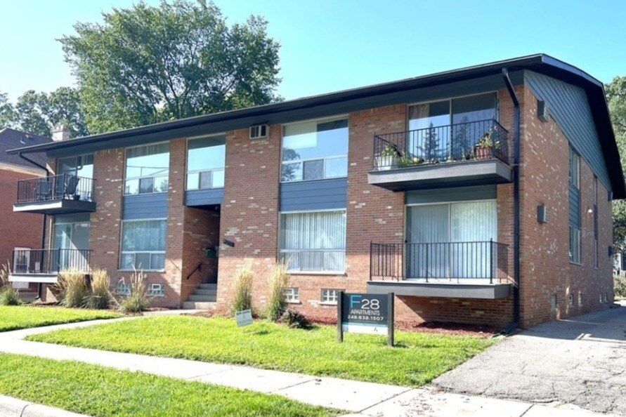271 E. Oakridge - F28