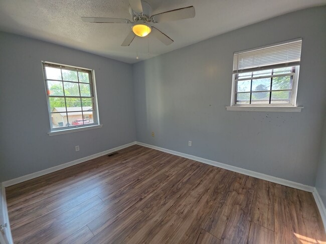 Photo - 3910 Grunden Dr SW