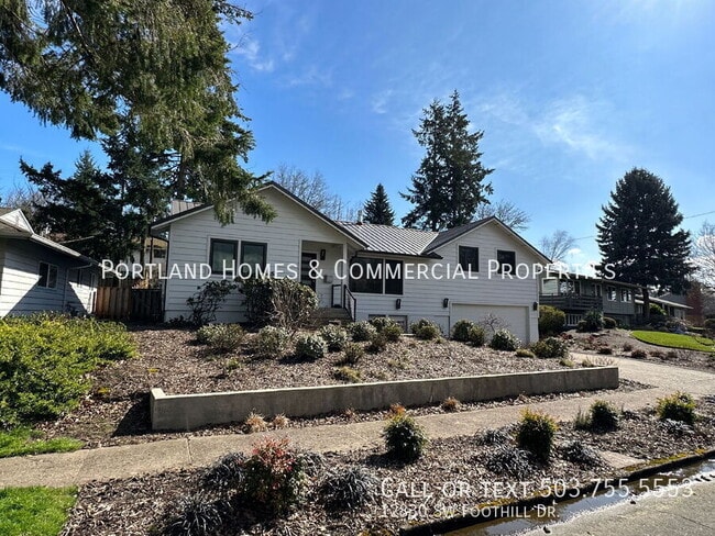 Building Photo - 12830 SW Foothill Dr Rental