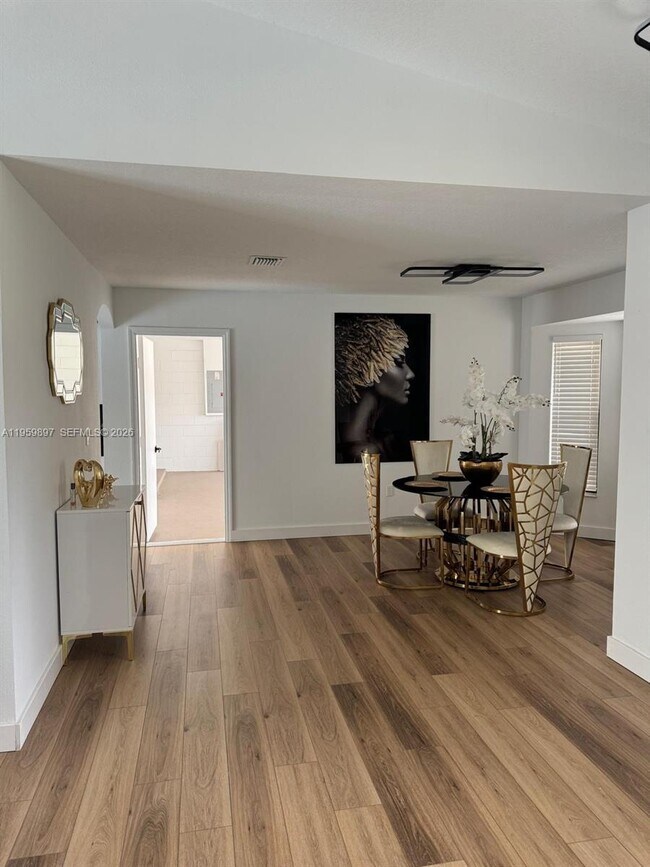 Photo - 2359 Kings Crest Rd