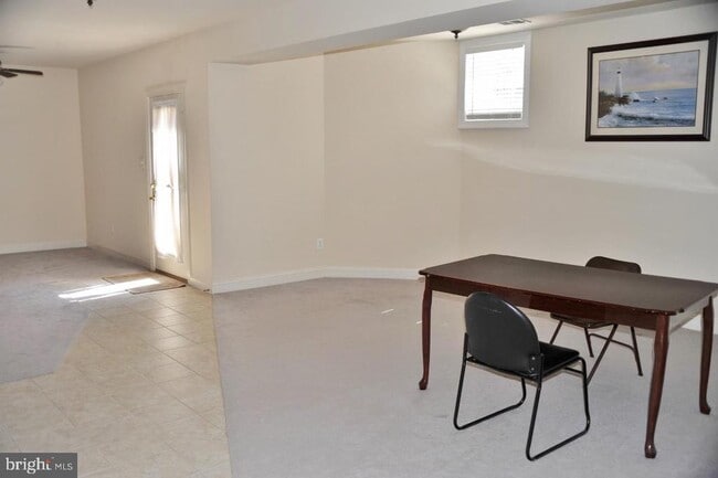 Photo - 7582 Venture Dr
